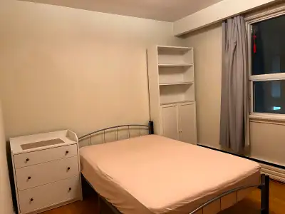 $900 Nice room for rent in Downtown of Toronto .