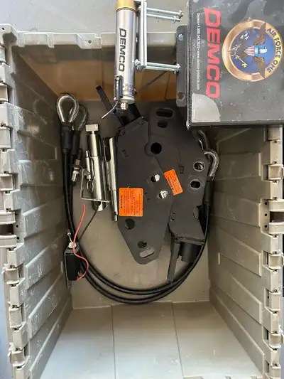 Motor home tow kit off a 2024 chev truck. Brackets and Demco brake kit.