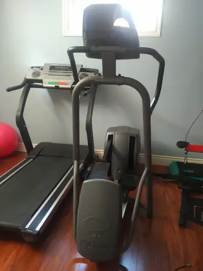 Precor Stationary Elliptical/Elliptique Stationnaire EFX 5.17i, View more