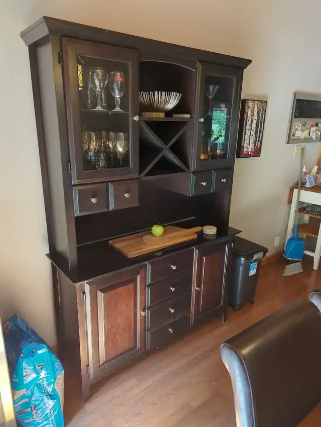 Bar display586460898536335361