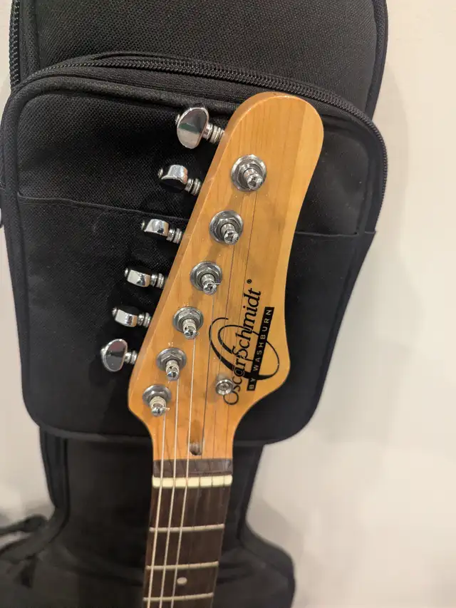 Oscar Schmidt Washburn Shadow Body Electric Guitar  & Stand in Guitars in Kitchener / Waterloo - Image 4