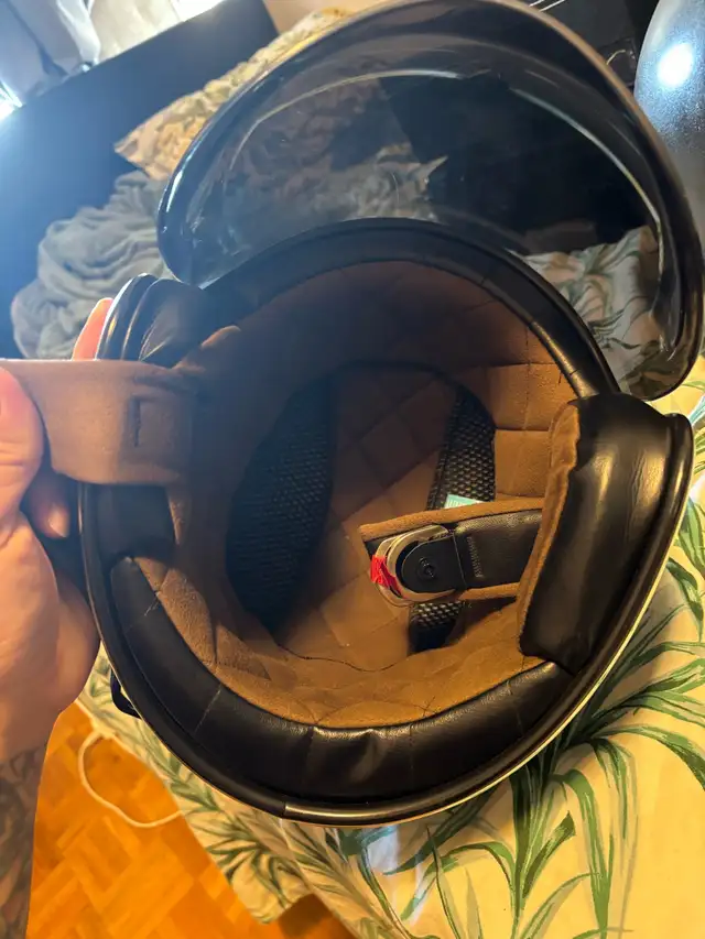 Motorcycle Helmets and Gloves in Other in Mississauga / Peel Region - Image 6