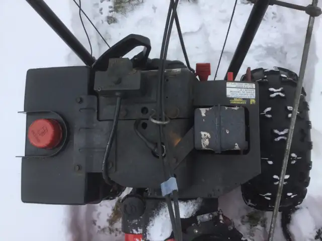 Souffleuse en excellent état - Snowblower in top shape in Snowblowers in Laval / North Shore - Image 6