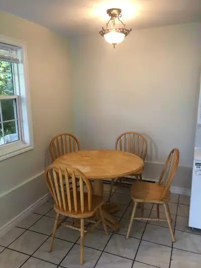 A main floor split entry , 3 bedroom 1 full bath unit with laminate and ceramic, newly painted throu...