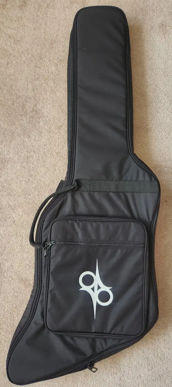 Solar E2.6C - Carbon Black Matte w/ Case in Guitars in Oakville / Halton Region - Image 4