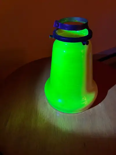 globe de lampe antique en uranium dater 1890  verre custard , View more