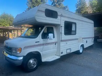 1994 Ford E-350 Slumber Queen RV/Motor home (24 ft. model) 103,000 km. Stored under cover for most o...