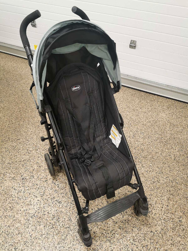 Chicco lite way umbrella stroller in Strollers, Carriers & Car Seats in Strathcona County