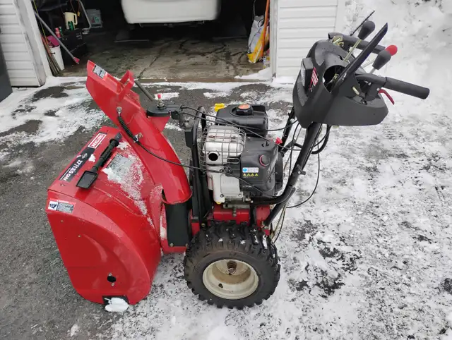 Souffleuse Craftsman   en  bon état . in Snowblowers in Laval / North Shore - Image 2