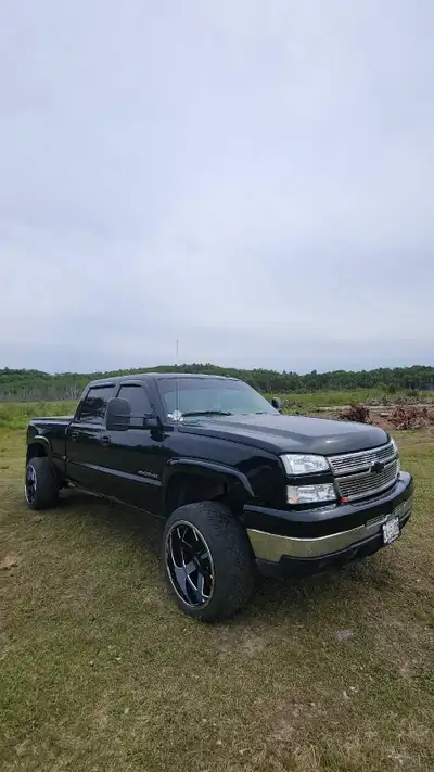-2002 duramax LB7 300k *Powder Coated engine, calipers, suspension *03 Interior swap(heated seats et...
