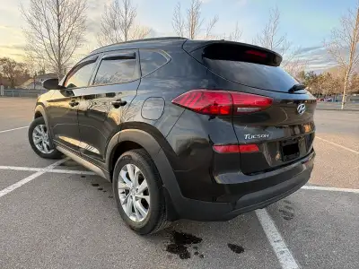 Very clean Hyundai Tucson Preferred with Sunroof and Leather option. Private sale, one owner, non sm...
