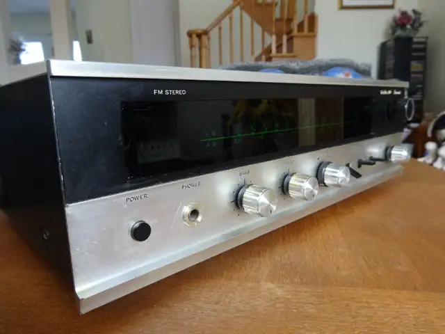 Sansui 200 Vintage Solid-State AM/FM Stereo Tuner Amplifier in Stereo Systems & Home Theatre in Markham / York Region - Image 7