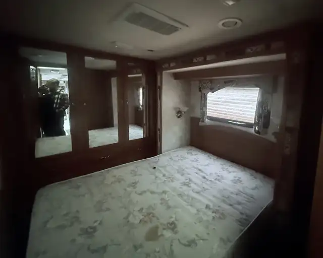 Class A Motorhome • Coachmen Aurora • Ford V10 • 2 Slides • RV / in RVs & Motorhomes in Laurentides - Image 10