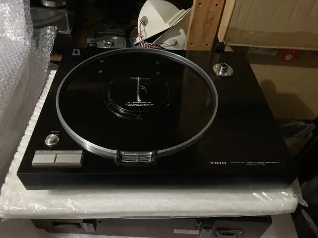 Kenwood KD-750 /  Trio KP-7700  top model Quartz Lock turntable in Stereo Systems & Home Theatre in Mississauga / Peel Region - Image 9
