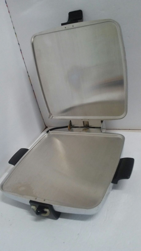 Wanted:  sunbeam waffle maker flat grilling plates in Kitchen & Dining Wares in Guelph - Image 2