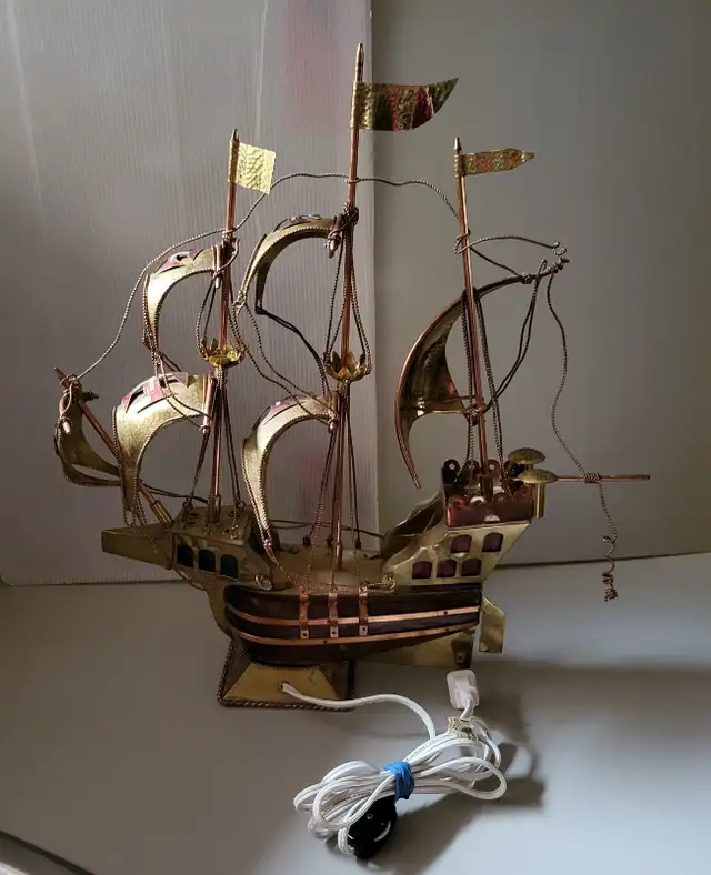 Vintage Brass/ Wood/Copper Three Mast British Galleon Ship Lamp in Arts & Collectibles in Oshawa / Durham Region - Image 7