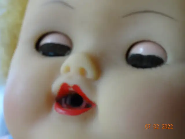 Betsy Wetsy by Reliable,Canada,13inch,jointed,vinyl body,nurser in Arts & Collectibles in Kelowna - Image 5