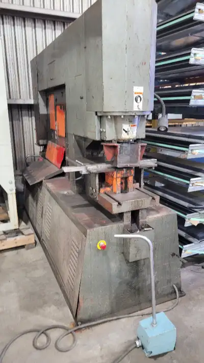 1 USED IRONWORKER MAKE SPARTAN MODEL IW175DX Year 2000 Tonnage 175 T Angle (L1) 8" Angle (L2) 8" Pow...