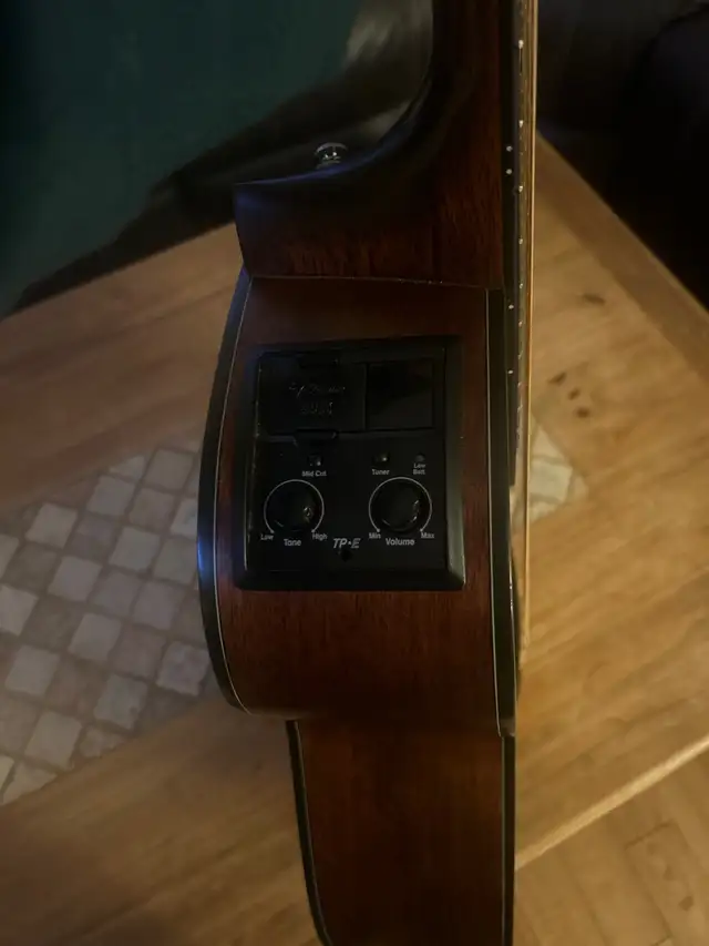 Takamine GS10CE NS with bag in Guitars in Markham / York Region - Image 4