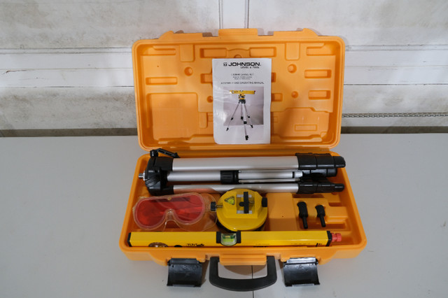 JOHNSON LASER LEVEL KIT in Hand Tools in Burnaby/New Westminster