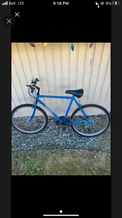 Voyager mens mountain like new bike bicycle muiltple speed 26” tires has gears they shift has brakes...