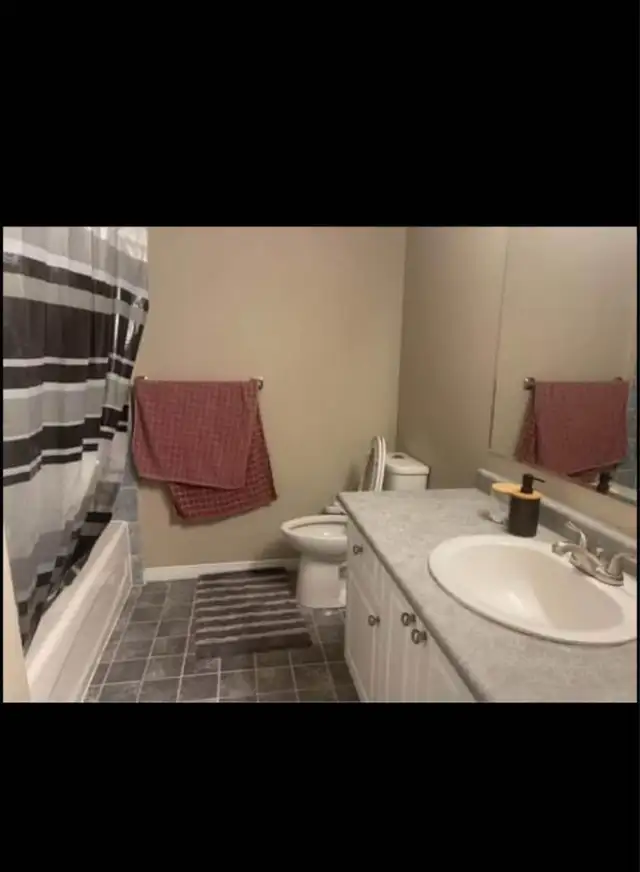 2 rooms and one basement only girls or couples in Long Term Rentals in Kitchener / Waterloo - Image 3