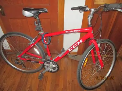 CCM Excelsior Hybrid City Bicycle. Excellent condition. Works Great. For Men or Women.Adjustable ang...