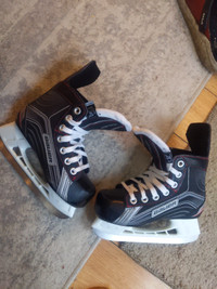 new bauer vapor X200 yth sz 12 hockey skates