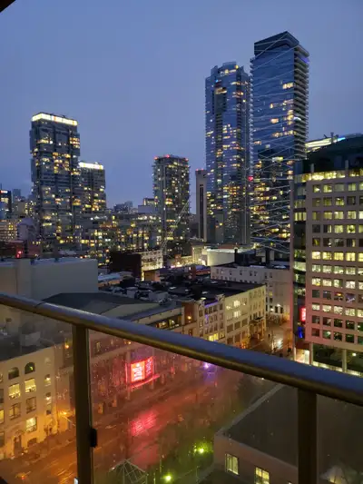 STUNNING 1BED CONDO FOR RENT IN DOWNTOWN CORE/ KING and JOHN