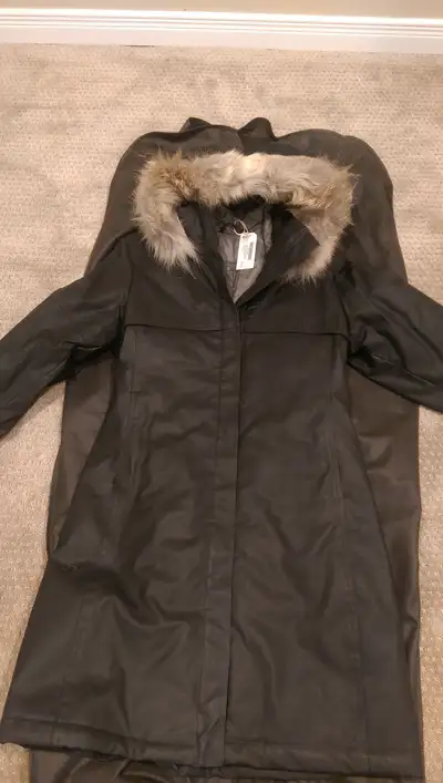 Up for sale is brand new, never used m0851 Women's winter parka with detachable hood in black size 6...