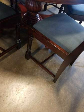 SIX DINING ROOM CHAIRS - EXCELLENT CONDITION in Chairs & Recliners in Delta/Surrey/Langley - Image 3