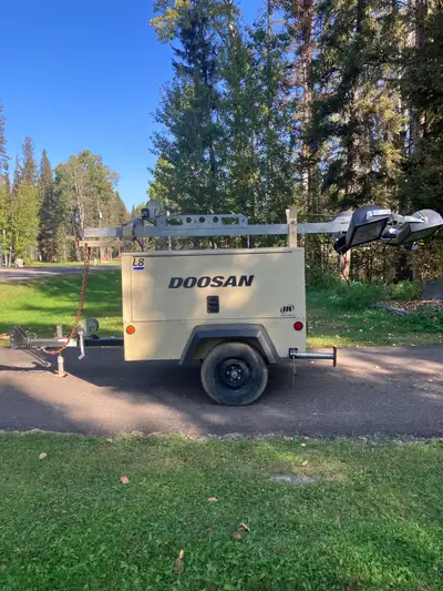 2012 doosan L8 light tower Kubota diesel 8 kw generator 120/240 plugs 30 amp 4 lights block heater n...