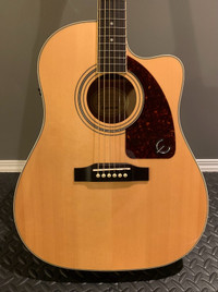 Epiphone: AJ-220SCE Solid Spruce Top - Electric Acoustic Guitar