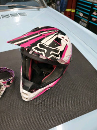 Ladies Fox atv/motocross helmet with matching goggles.