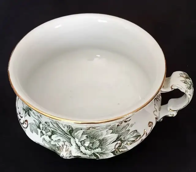 Fine Antique Semi-China Dunn Bennett Excelsior Peony Chamber Pot in Arts & Collectibles in London - Image 2