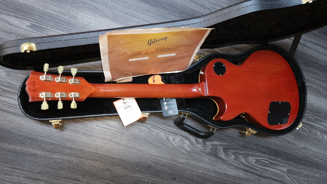2007 Gibson Les Paul Custom Shop 1958 Reissue - VOS Finish in Guitars in London - Image 7