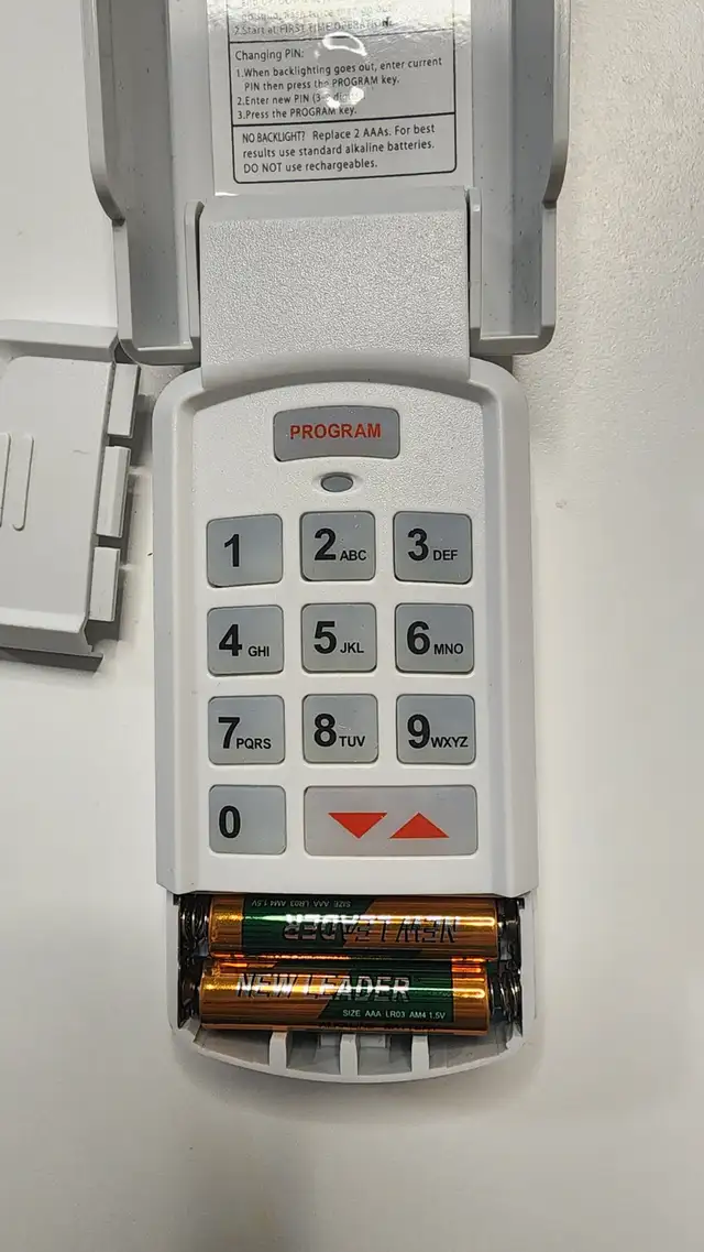 Genie remote Garage Opener in Garage Doors & Openers in City of Toronto - Image 5