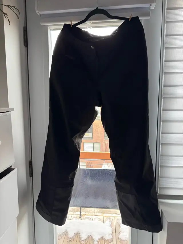 Pantalon de ski in Women's - Bottoms in City of Montréal - Image 2