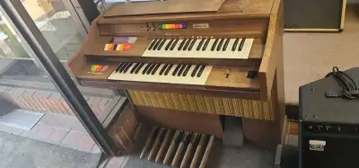 Swinger 200 The Entertainer Organ, View more