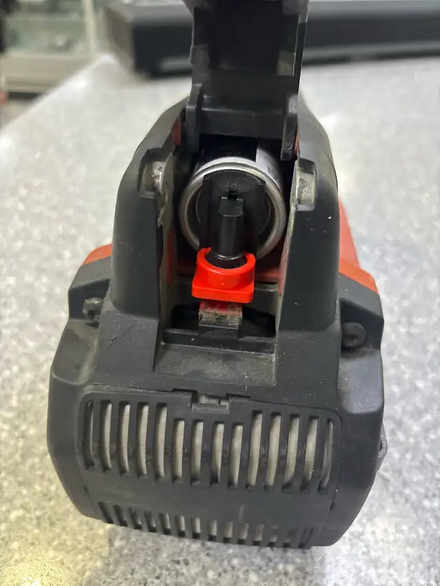Hilti GX-IE Gas Actuated Insulation Fastener Tool Only in Power Tools in Oshawa / Durham Region - Image 6