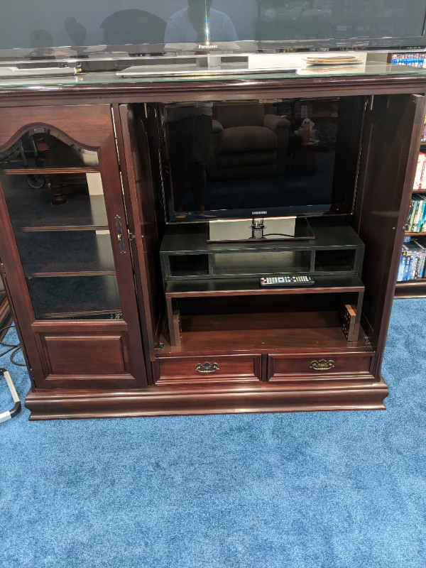 Solid Mahogony Entertainment Stand (Gibbard) in Hutches & Display Cabinets in North Bay - Image 2