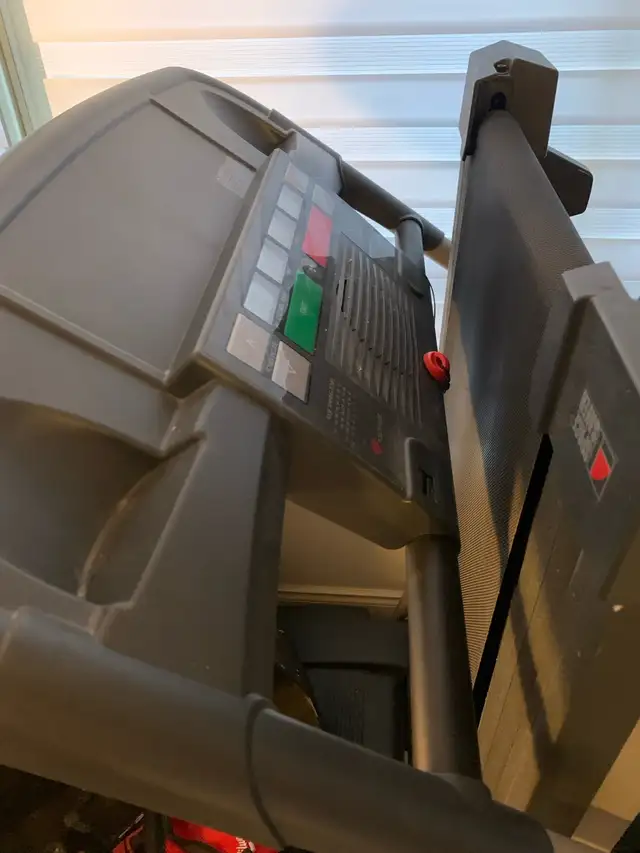 Treadmill in Exercise Equipment in Mississauga / Peel Region - Image 2