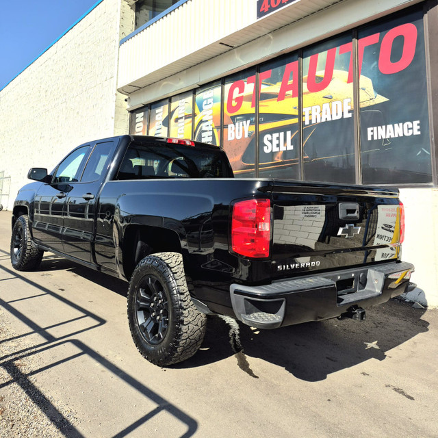 2018 Chevrolet Silverado K1500 Custom in Cars & Trucks in Calgary - Image 3