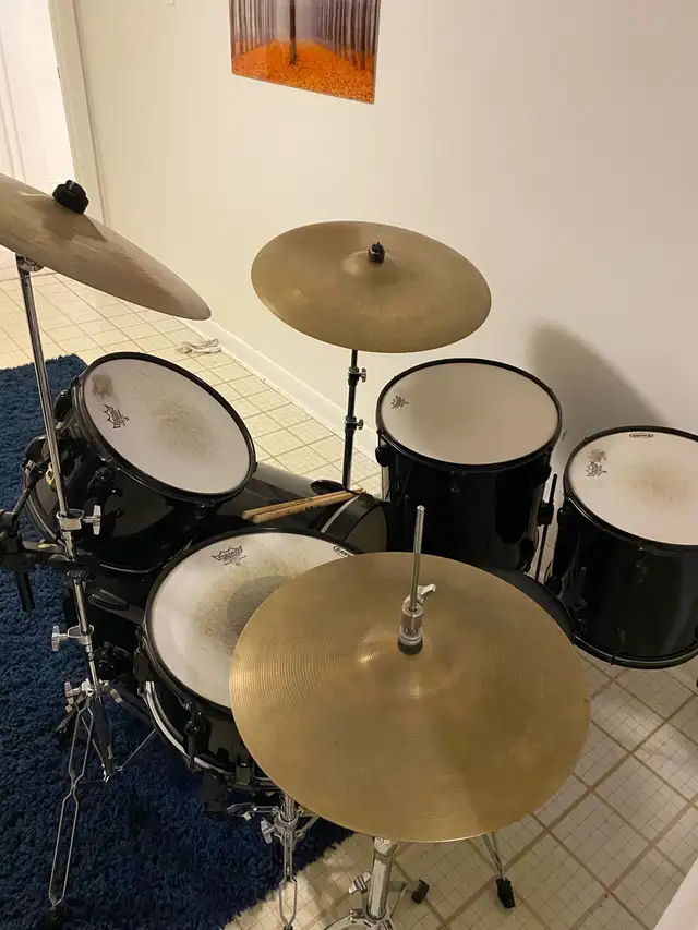 Tama 5 piece drum kit + Cymbals + Stool + Drum  Cases in Drums & Percussion in City of Toronto - Image 5