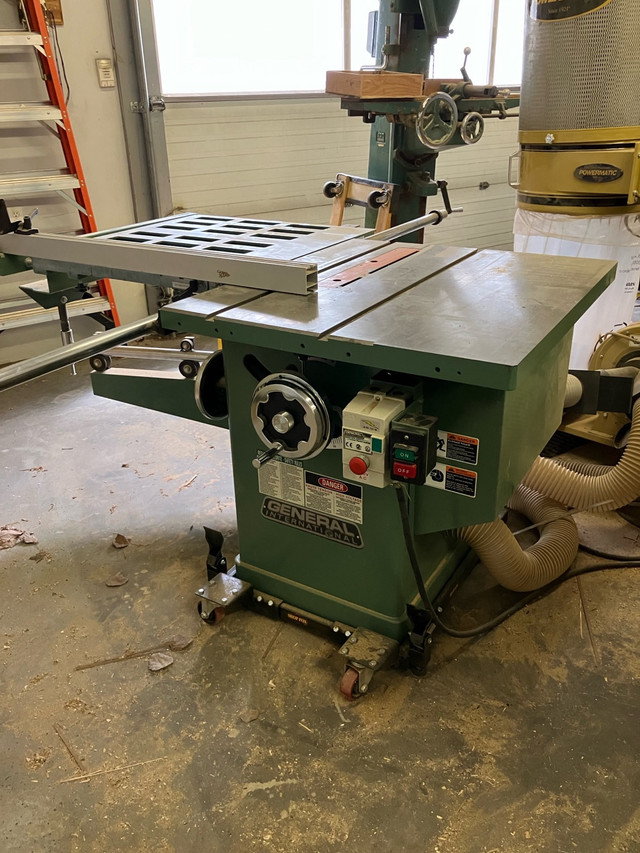 Sliding table saw in Power Tools in Pembroke