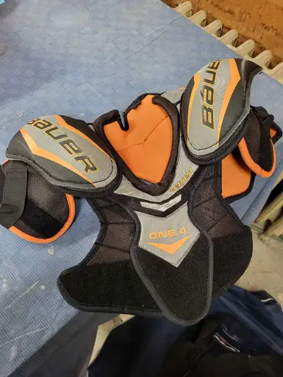 Bauer Jr Supreme One.4 Shoulder pads *** See my other ads for more hockey gear and skates