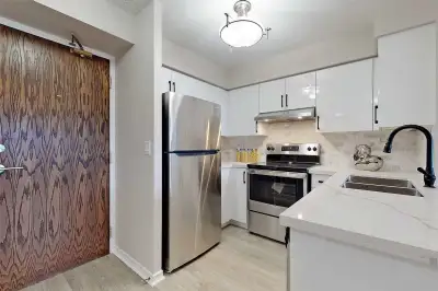 Yonge and 7 2 Bedroom Condo for rent