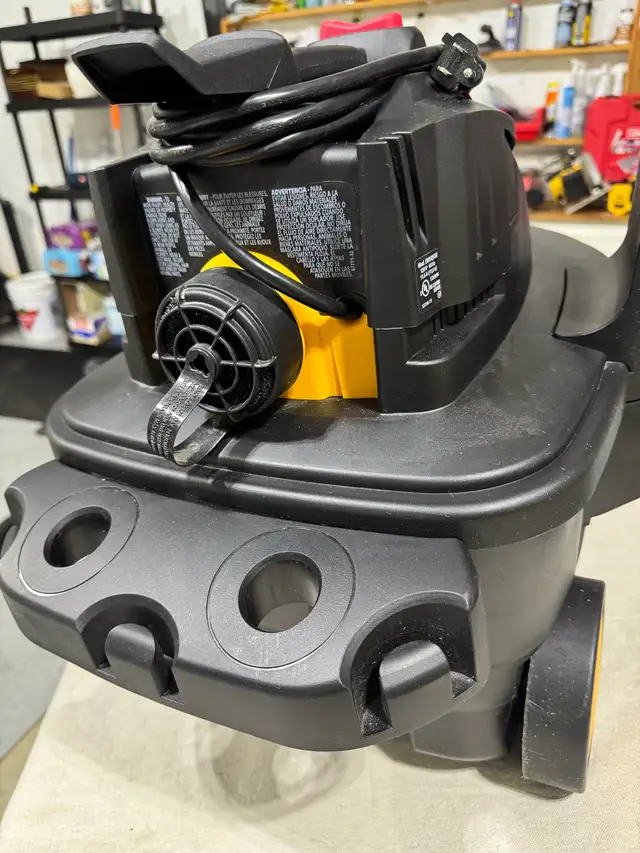 SHOP VAC WET/DRY (8gal, 5.5hp) - Almost New62863732491906123