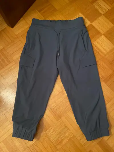 CAPRIS SMALL 5pockets LIKE NEW, View more