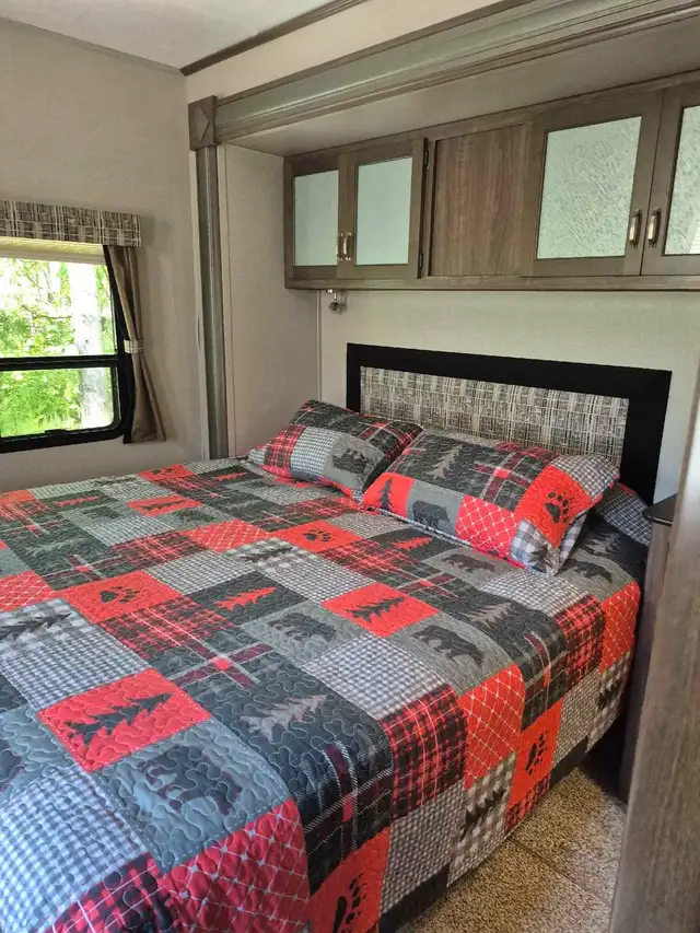 2019 Keystone Retreat 39FDen in Park Models in Kawartha Lakes - Image 6